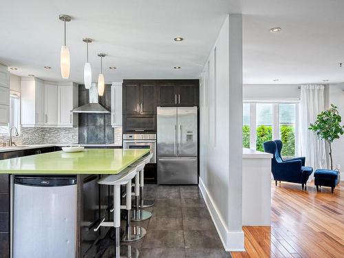 Cuisine - 116 Rue Perron, Saint-Basile-Le-Grand, QC - Indoor Photo Showing Kitchen With Upgraded Kitchen