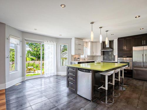 Cuisine - 116 Rue Perron, Saint-Basile-Le-Grand, QC - Indoor Photo Showing Kitchen With Upgraded Kitchen