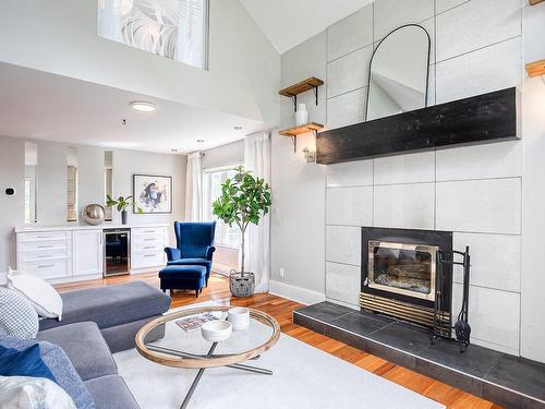 Salon - 116 Rue Perron, Saint-Basile-Le-Grand, QC - Indoor Photo Showing Living Room With Fireplace