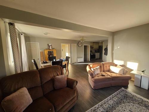 Vue d'ensemble - 92  - 94 16E Avenue E., Amos, QC - Indoor Photo Showing Living Room