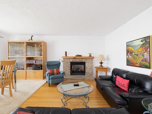 Salon - 199 Rue Northcote, Pincourt, QC - Indoor Photo Showing Living Room With Fireplace