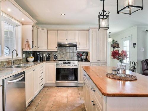 Kitchen - 358 16E Avenue, Saint-Jean-Sur-Richelieu, QC - Indoor Photo Showing Kitchen With Double Sink