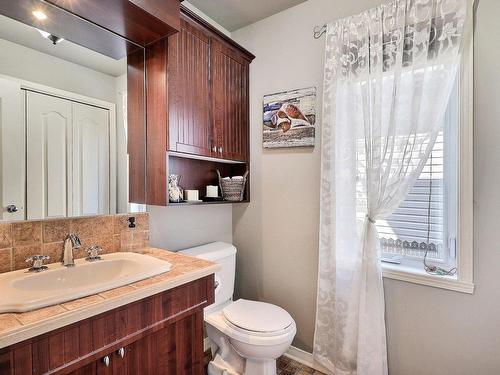 Bathroom - 358 16E Avenue, Saint-Jean-Sur-Richelieu, QC - Indoor Photo Showing Bathroom