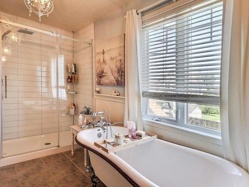 Bathroom - 358 16E Avenue, Saint-Jean-Sur-Richelieu, QC - Indoor Photo Showing Bathroom