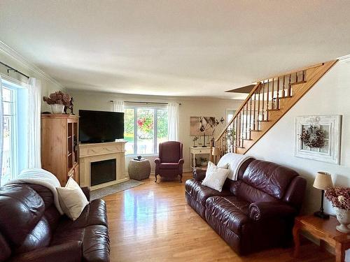 Living room - 358 16E Avenue, Saint-Jean-Sur-Richelieu, QC - Indoor Photo Showing Living Room With Fireplace