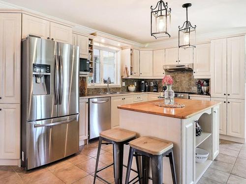 Kitchen - 358 16E Avenue, Saint-Jean-Sur-Richelieu, QC - Indoor Photo Showing Kitchen With Double Sink