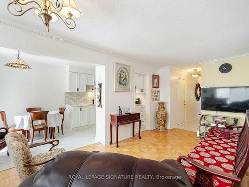 7 Via Cassia Dr, Toronto, ON - Indoor Photo Showing Living Room