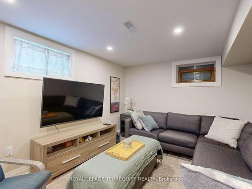 3970 Bloor St W, Toronto, ON - Indoor Photo Showing Living Room
