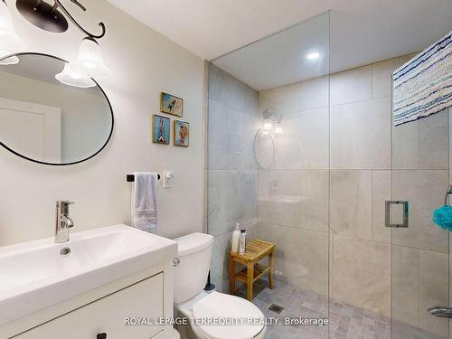 3970 Bloor St W, Toronto, ON - Indoor Photo Showing Bathroom