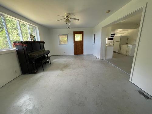 9270 North Fork Rd, Grand Forks, BC - Indoor Photo Showing Other Room