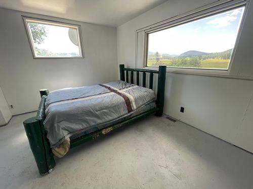 9270 North Fork Rd, Grand Forks, BC - Indoor Photo Showing Bedroom