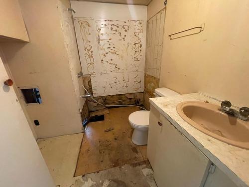 9270 North Fork Rd, Grand Forks, BC - Indoor Photo Showing Bathroom