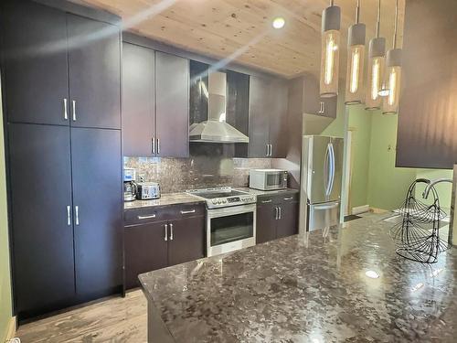 Kitchen - 5063 Ch. De La Baie-Thompson, Témiscaming, QC - Indoor Photo Showing Kitchen With Upgraded Kitchen