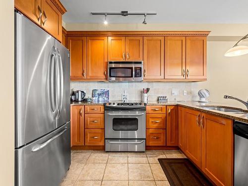 424-2300 Mansfield Dr, Courtenay, BC - Indoor Photo Showing Kitchen