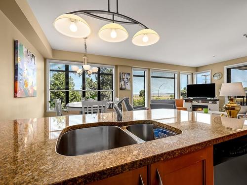 424-2300 Mansfield Dr, Courtenay, BC - Indoor Photo Showing Kitchen With Double Sink