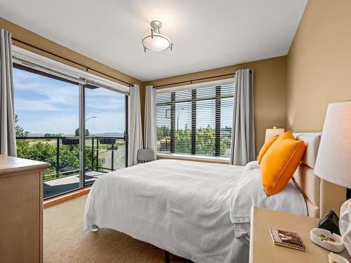 424-2300 Mansfield Dr, Courtenay, BC - Indoor Photo Showing Bedroom