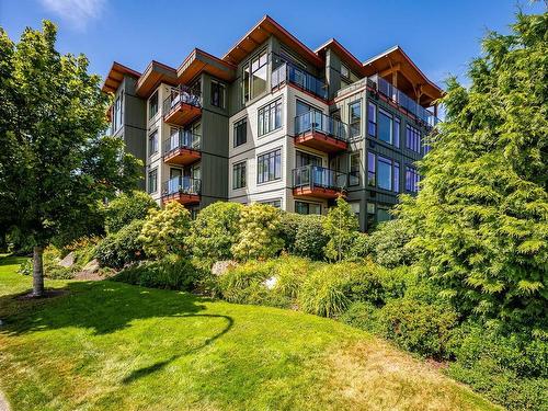 424-2300 Mansfield Dr, Courtenay, BC - Outdoor With Balcony