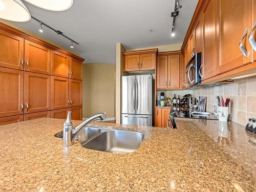 424-2300 Mansfield Dr, Courtenay, BC - Indoor Photo Showing Kitchen With Double Sink