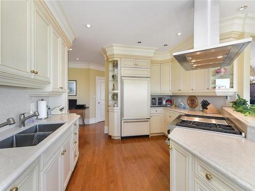 1101-630 Montreal St, Victoria, BC - Indoor Photo Showing Kitchen With Double Sink