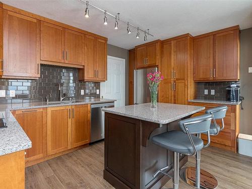 305-11 Cooperage Pl, Victoria, BC - Indoor Photo Showing Kitchen