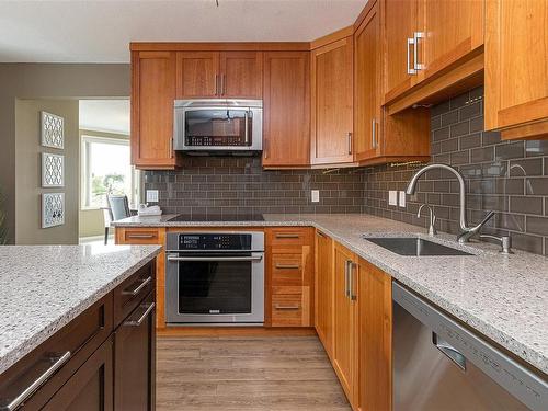 305-11 Cooperage Pl, Victoria, BC - Indoor Photo Showing Kitchen