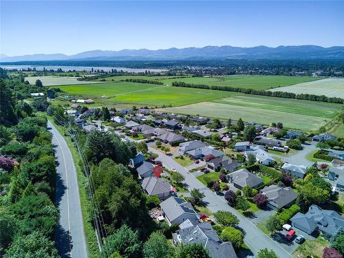 1270 Farquharson Dr, Courtenay, BC 