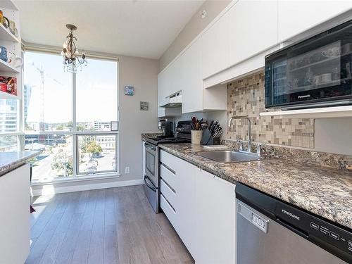 1003-1010 View St, Victoria, BC - Indoor Photo Showing Kitchen