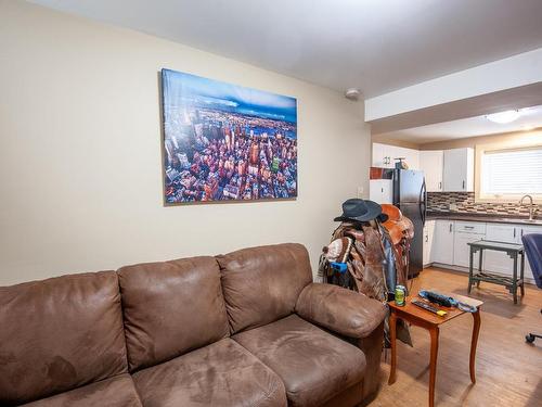 5566 Dallas Drive, Kamloops, BC - Indoor Photo Showing Living Room