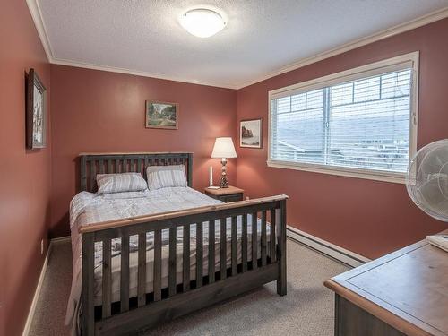 5566 Dallas Drive, Kamloops, BC - Indoor Photo Showing Bedroom