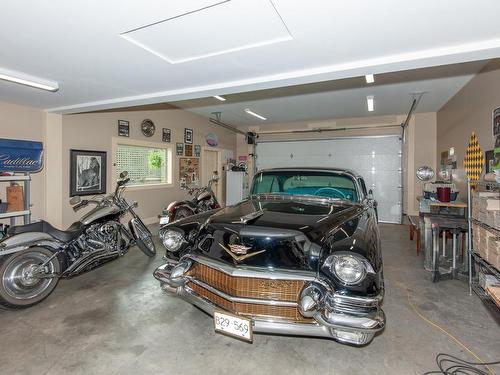 5566 Dallas Drive, Kamloops, BC - Indoor Photo Showing Garage
