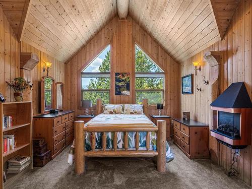 1761 Miller Rd, Merritt, BC - Indoor Photo Showing Bedroom