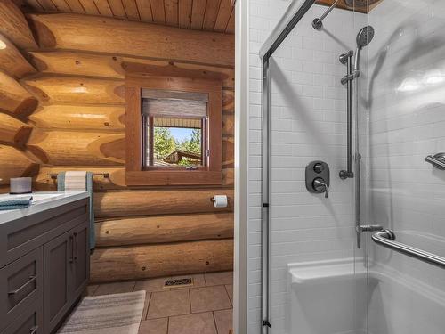 1761 Miller Rd, Merritt, BC - Indoor Photo Showing Bathroom