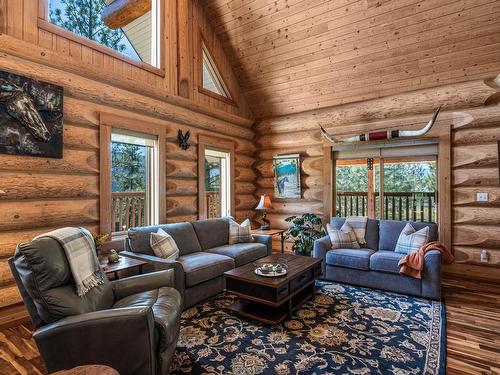 1761 Miller Rd, Merritt, BC - Indoor Photo Showing Living Room