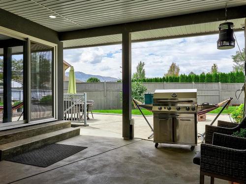 996 Arlington Crt, Kamloops, BC - Outdoor With Exterior