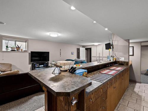 996 Arlington Crt, Kamloops, BC - Indoor Photo Showing Kitchen