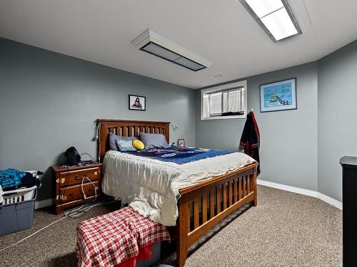 996 Arlington Crt, Kamloops, BC - Indoor Photo Showing Bedroom