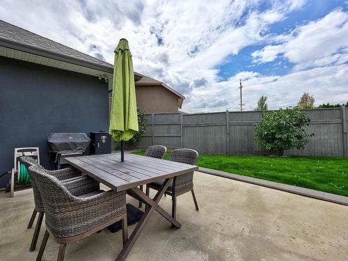 996 Arlington Crt, Kamloops, BC - Outdoor With Deck Patio Veranda