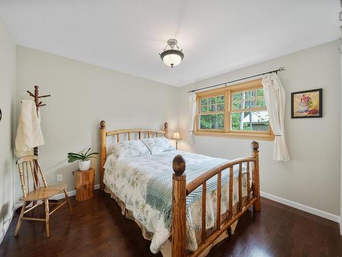 3737 Ridgemont Drive, Kamloops, BC - Indoor Photo Showing Bedroom