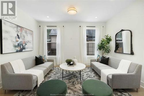 767 Argyle Road, Windsor, ON - Indoor Photo Showing Living Room