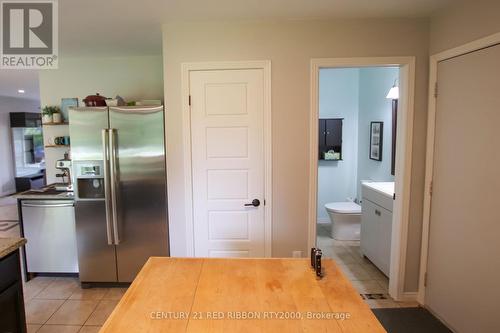 24642 Dodge Drive, Adelaide Metcalfe, ON - Indoor Photo Showing Kitchen