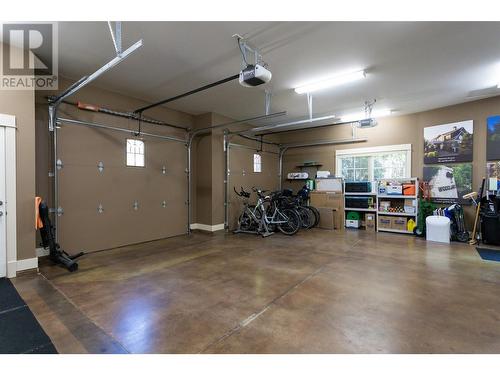 965 Westpoint Drive, Kelowna, BC - Indoor Photo Showing Garage