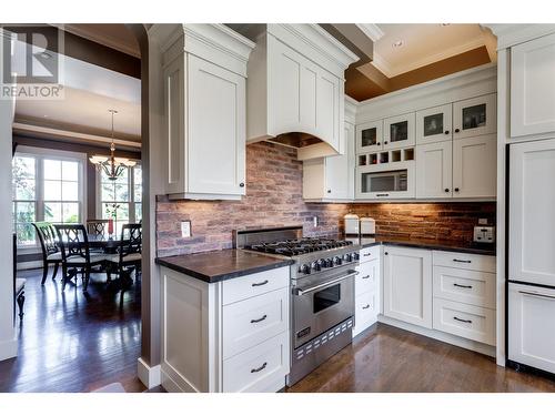 965 Westpoint Drive, Kelowna, BC - Indoor Photo Showing Kitchen With Upgraded Kitchen