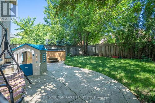 2381 East Gate Crescent, Oakville, ON - Outdoor