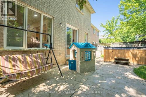 2381 East Gate Crescent, Oakville, ON - Outdoor