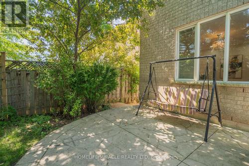 2381 East Gate Crescent, Oakville, ON - Outdoor