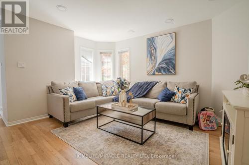 2381 East Gate Crescent, Oakville, ON - Indoor Photo Showing Living Room