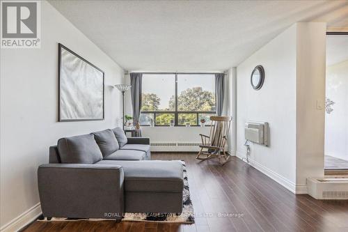 407 - 2556 Argyle Road, Mississauga, ON - Indoor Photo Showing Living Room