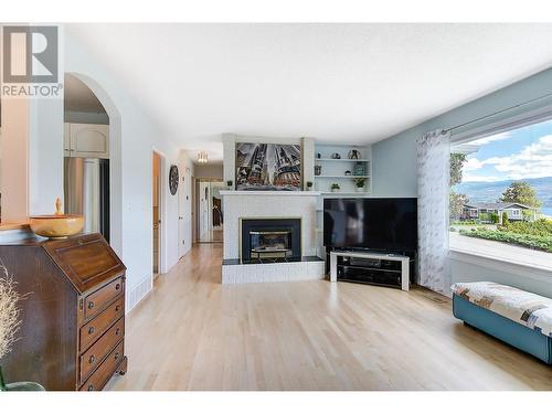 1122 Allison Place, West Kelowna, BC - Indoor Photo Showing Living Room With Fireplace