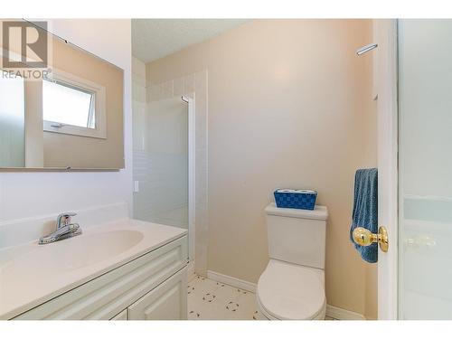 1122 Allison Place, West Kelowna, BC - Indoor Photo Showing Bathroom