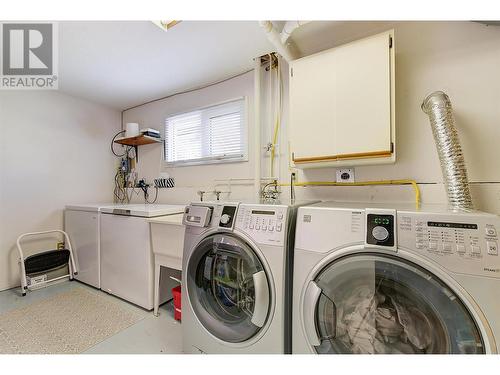 1122 Allison Place, West Kelowna, BC - Indoor Photo Showing Laundry Room